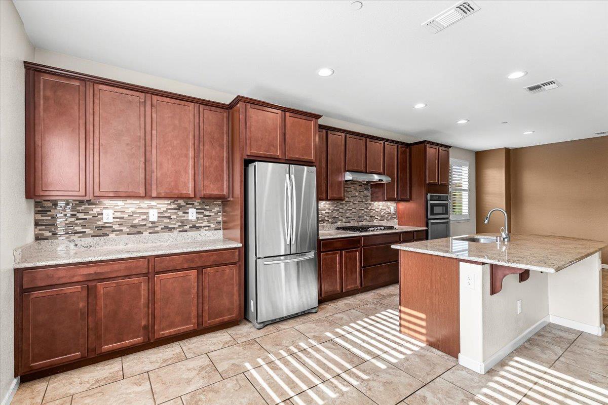 1491 Arbor Brook Dr, Manteca, CA 95336