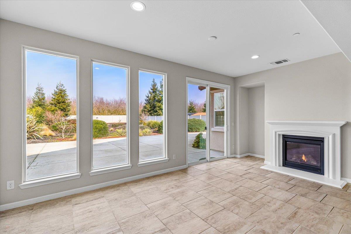 1491 Arbor Brook Dr, Manteca, CA 95336