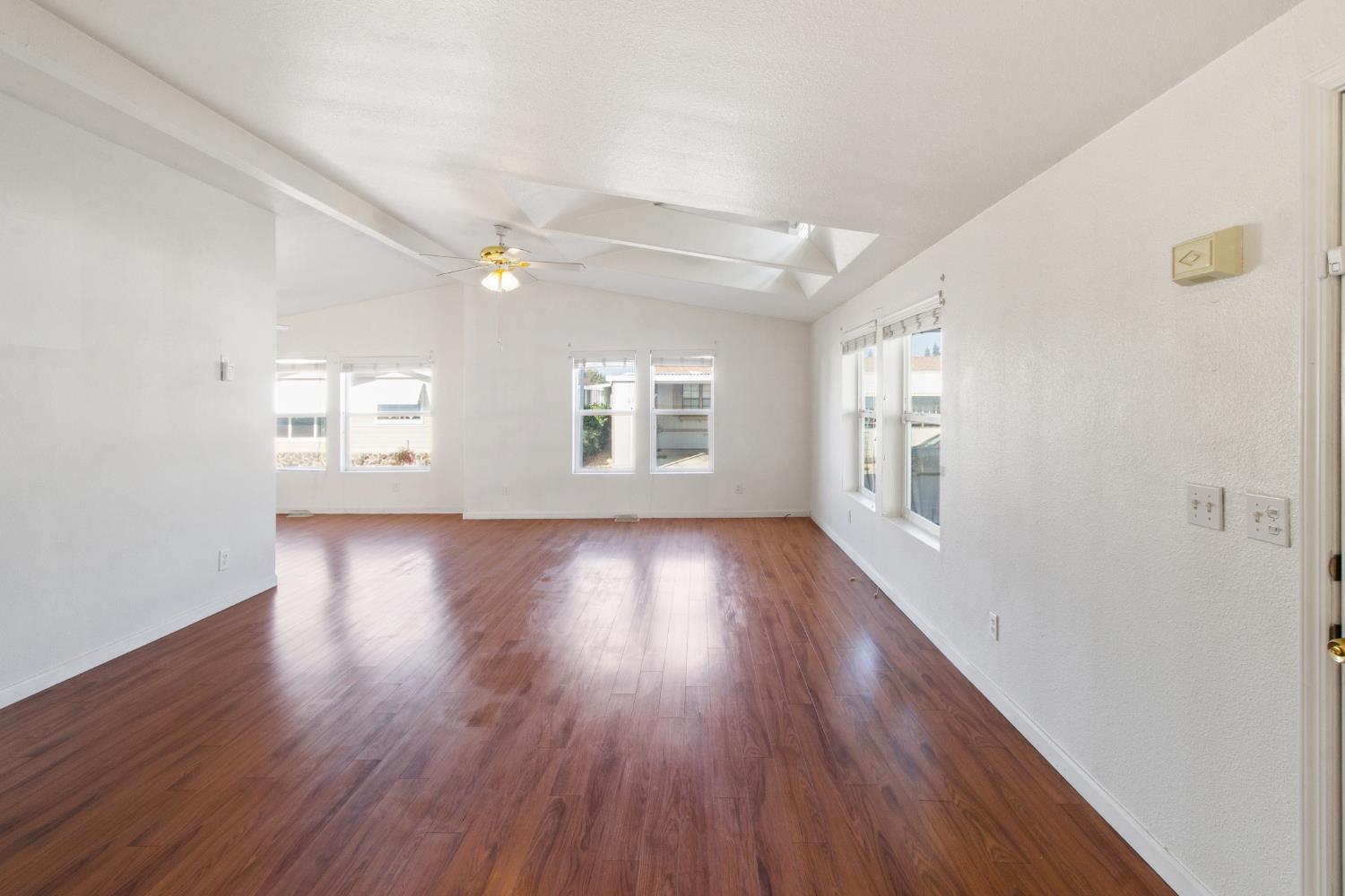 1500 Held Dr #84, Modesto, CA 95355