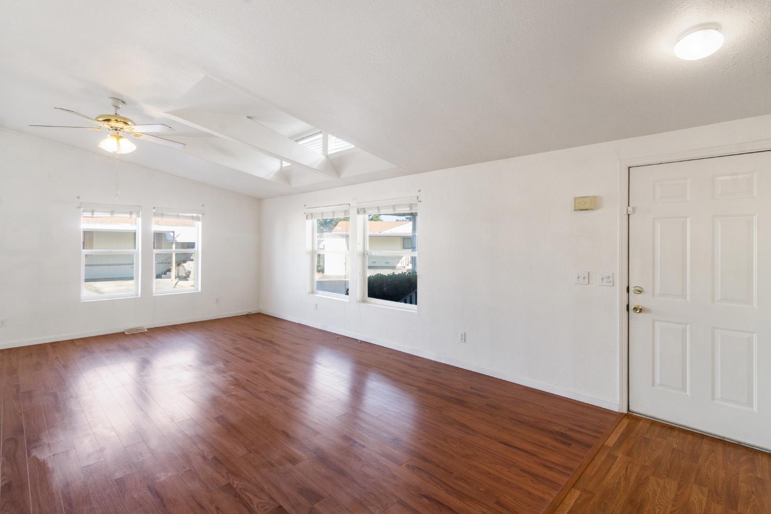 1500 Held Dr #84, Modesto, CA 95355