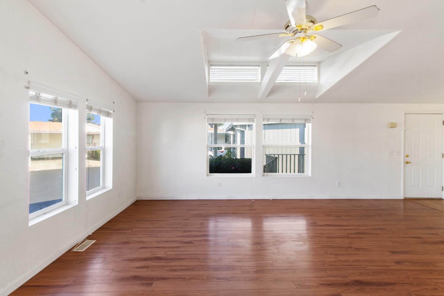 1500 Held Dr #84, Modesto, CA 95355