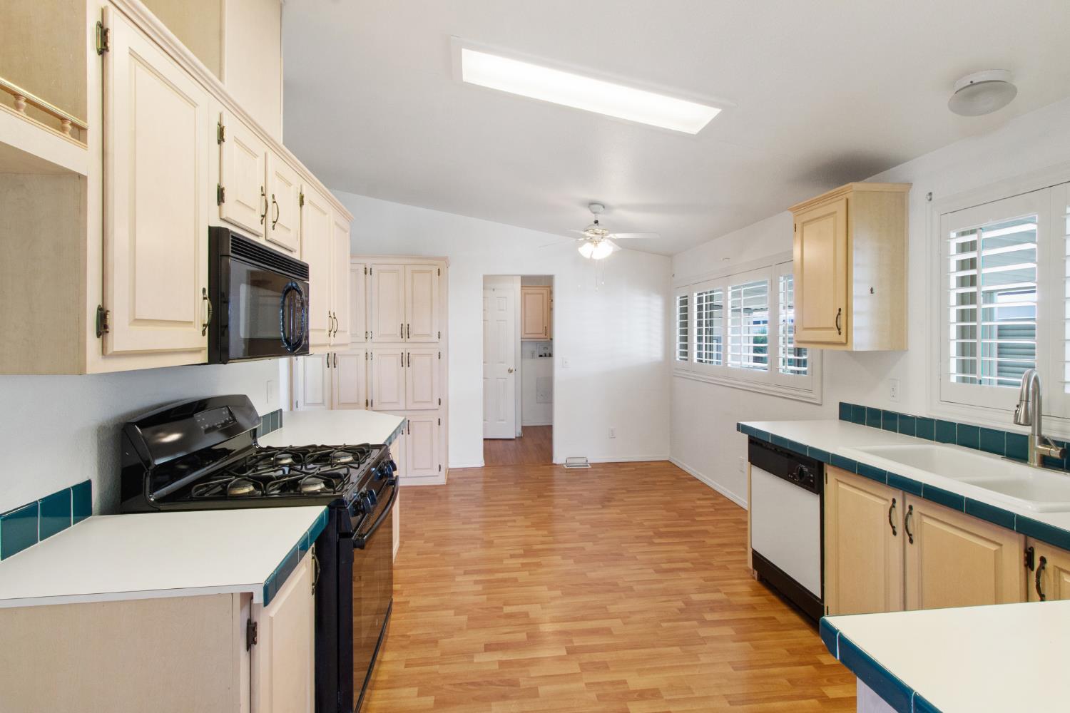 1500 Held Dr #84, Modesto, CA 95355