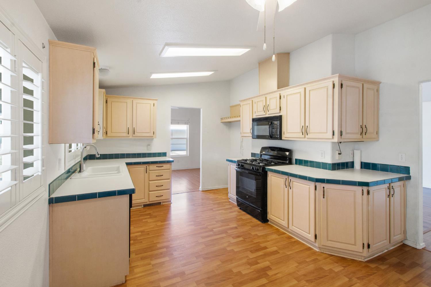 1500 Held Dr #84, Modesto, CA 95355