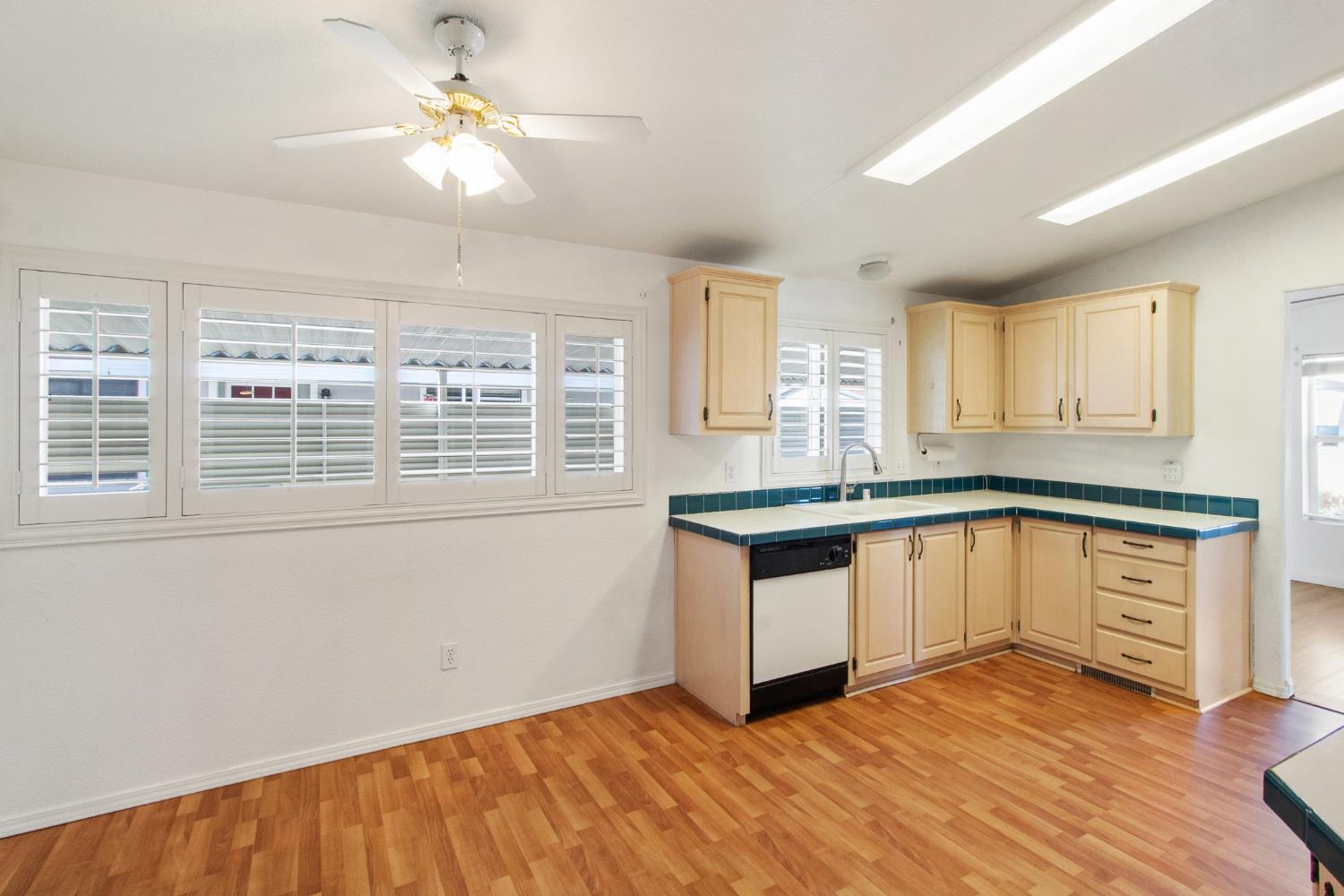 1500 Held Dr #84, Modesto, CA 95355