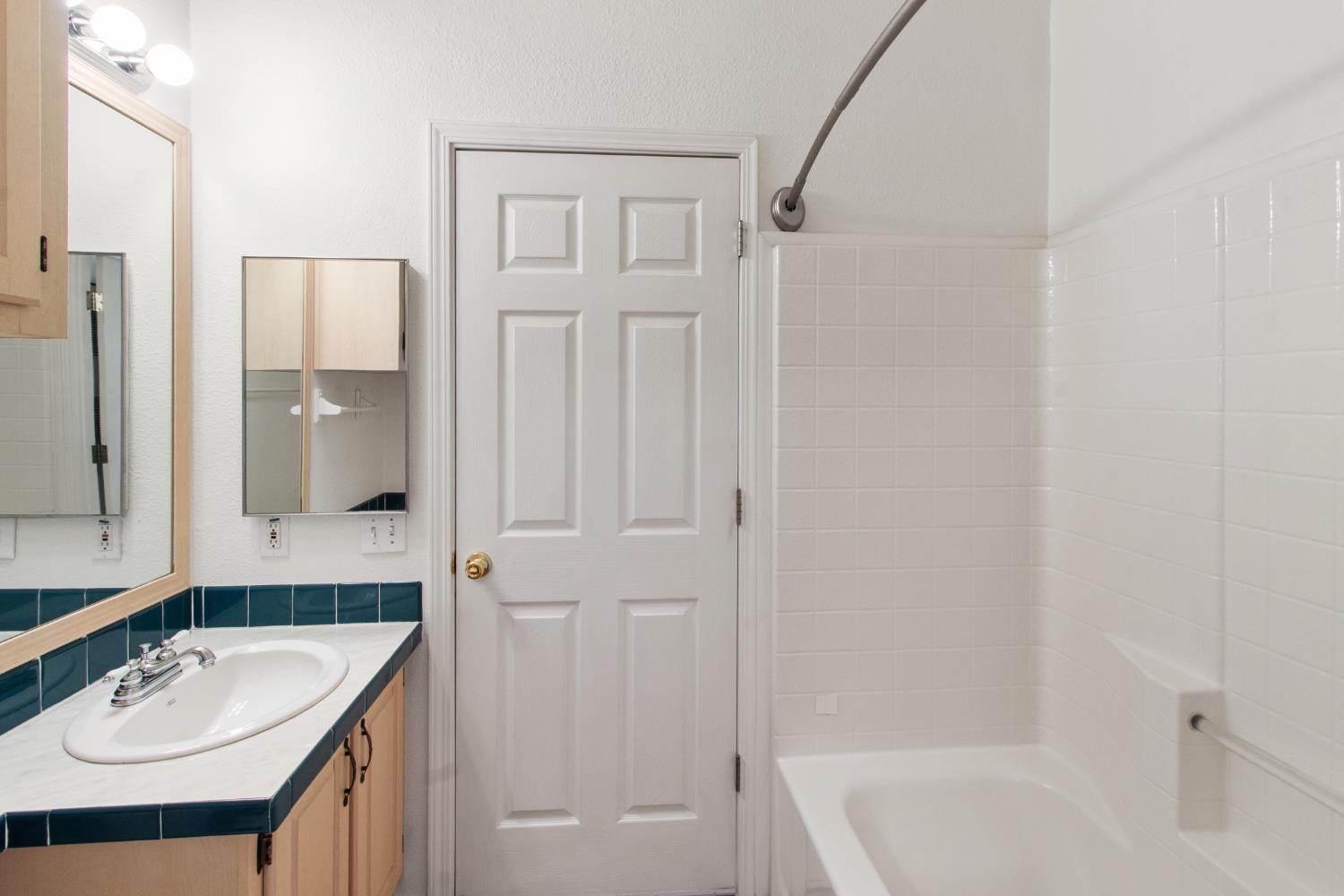 1500 Held Dr #84, Modesto, CA 95355