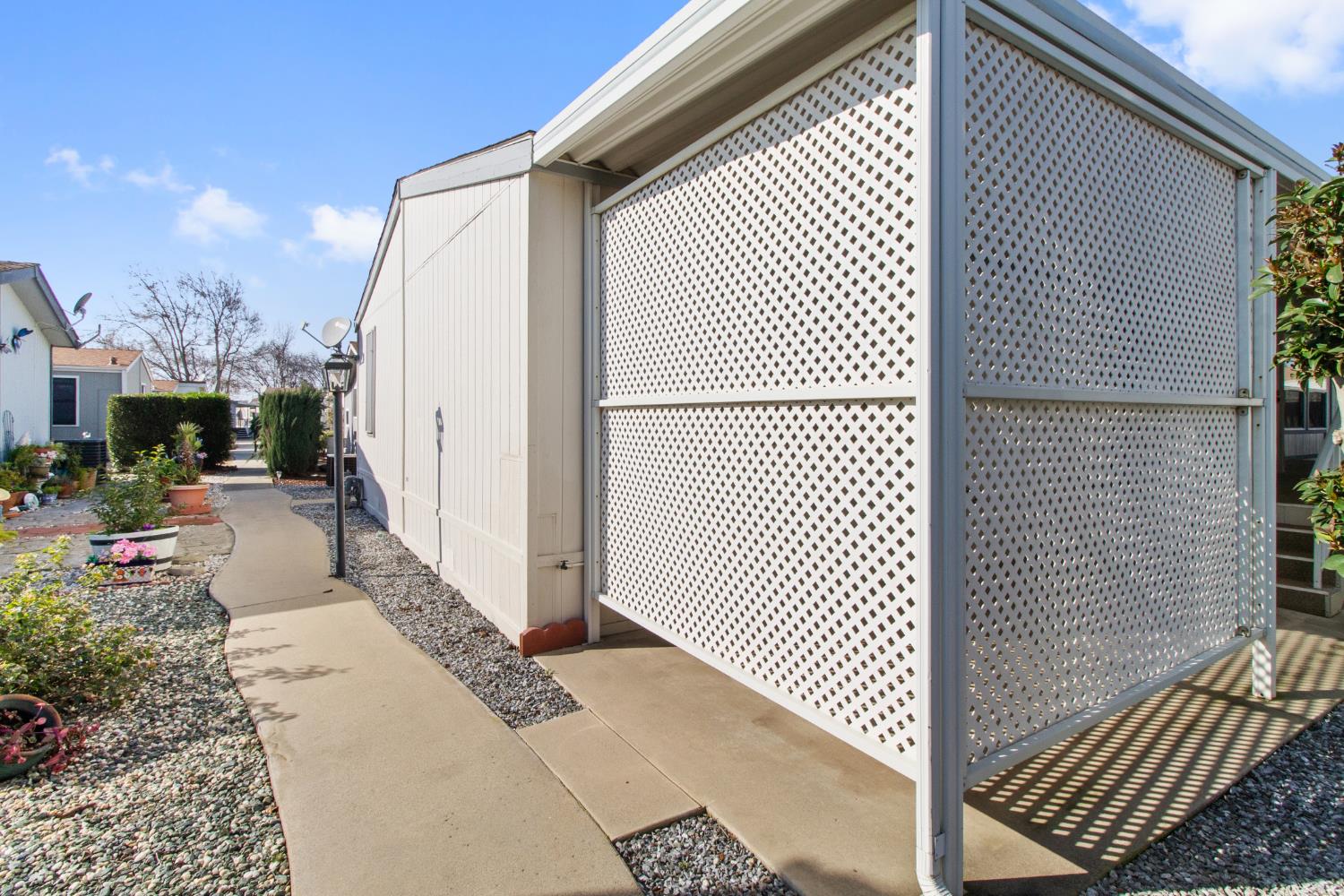 1500 Held Dr #84, Modesto, CA 95355