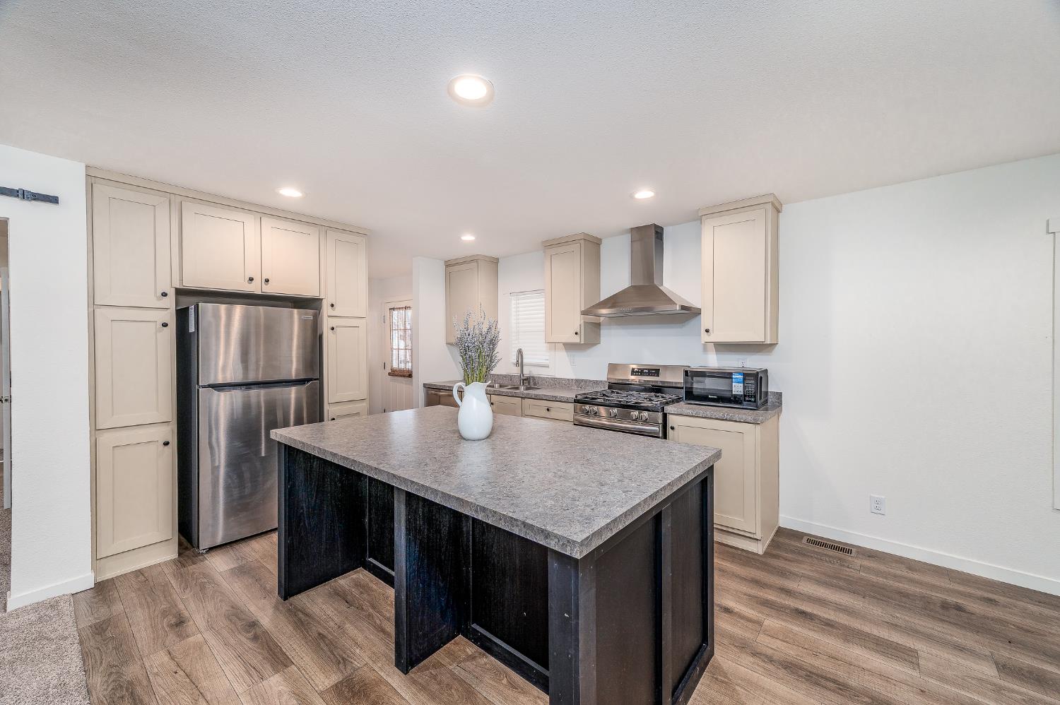 2307 Oakdale Rd #13, Modesto, CA 95355