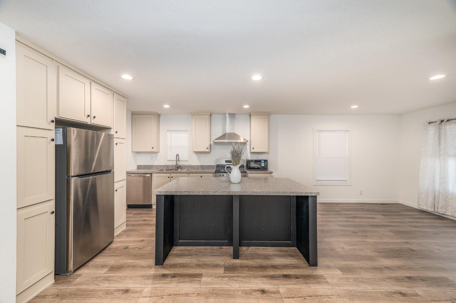 2307 Oakdale Rd #13, Modesto, CA 95355