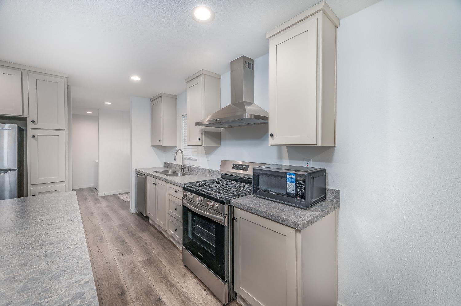 2307 Oakdale Rd #13, Modesto, CA 95355