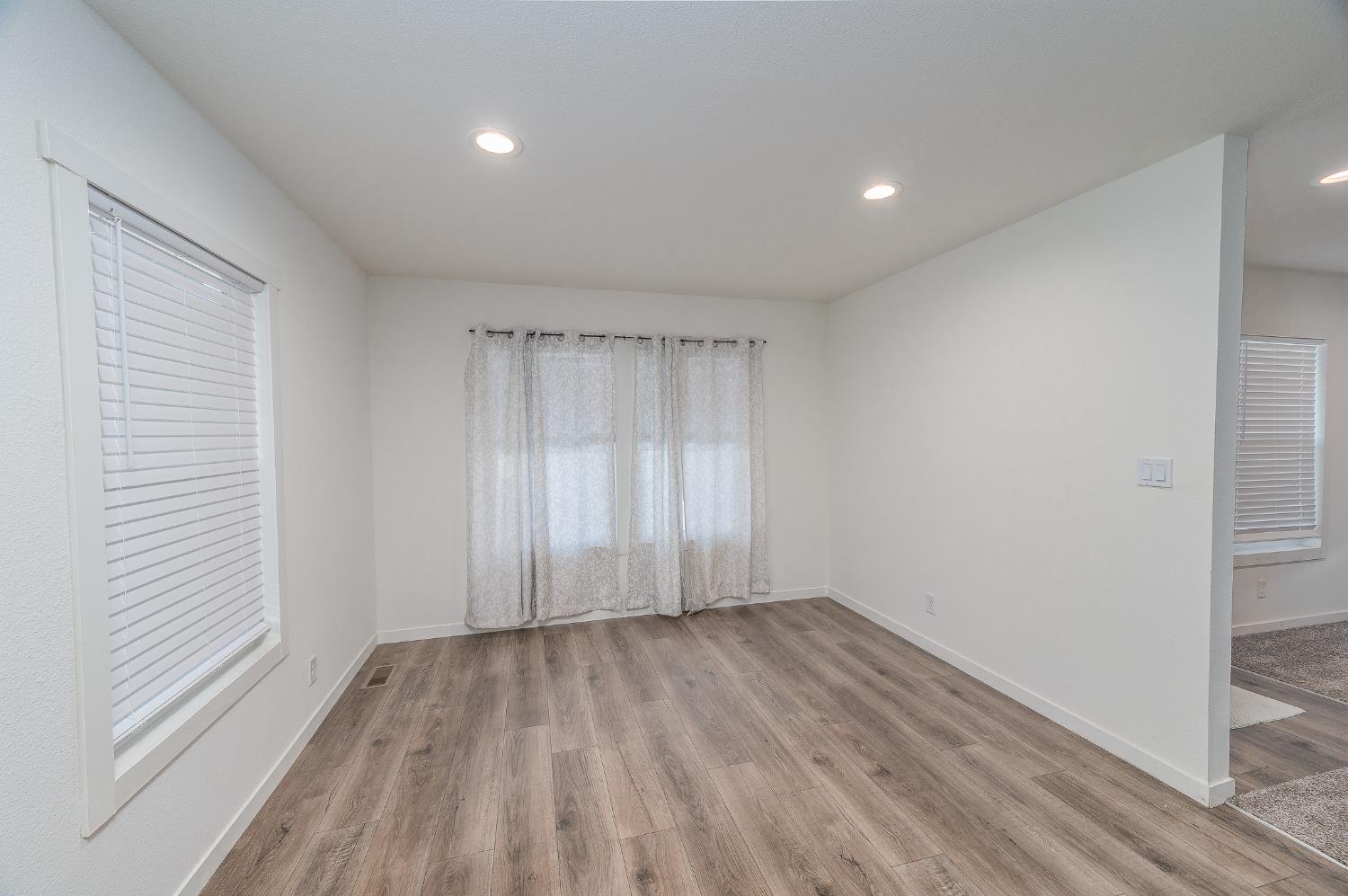 2307 Oakdale Rd #13, Modesto, CA 95355