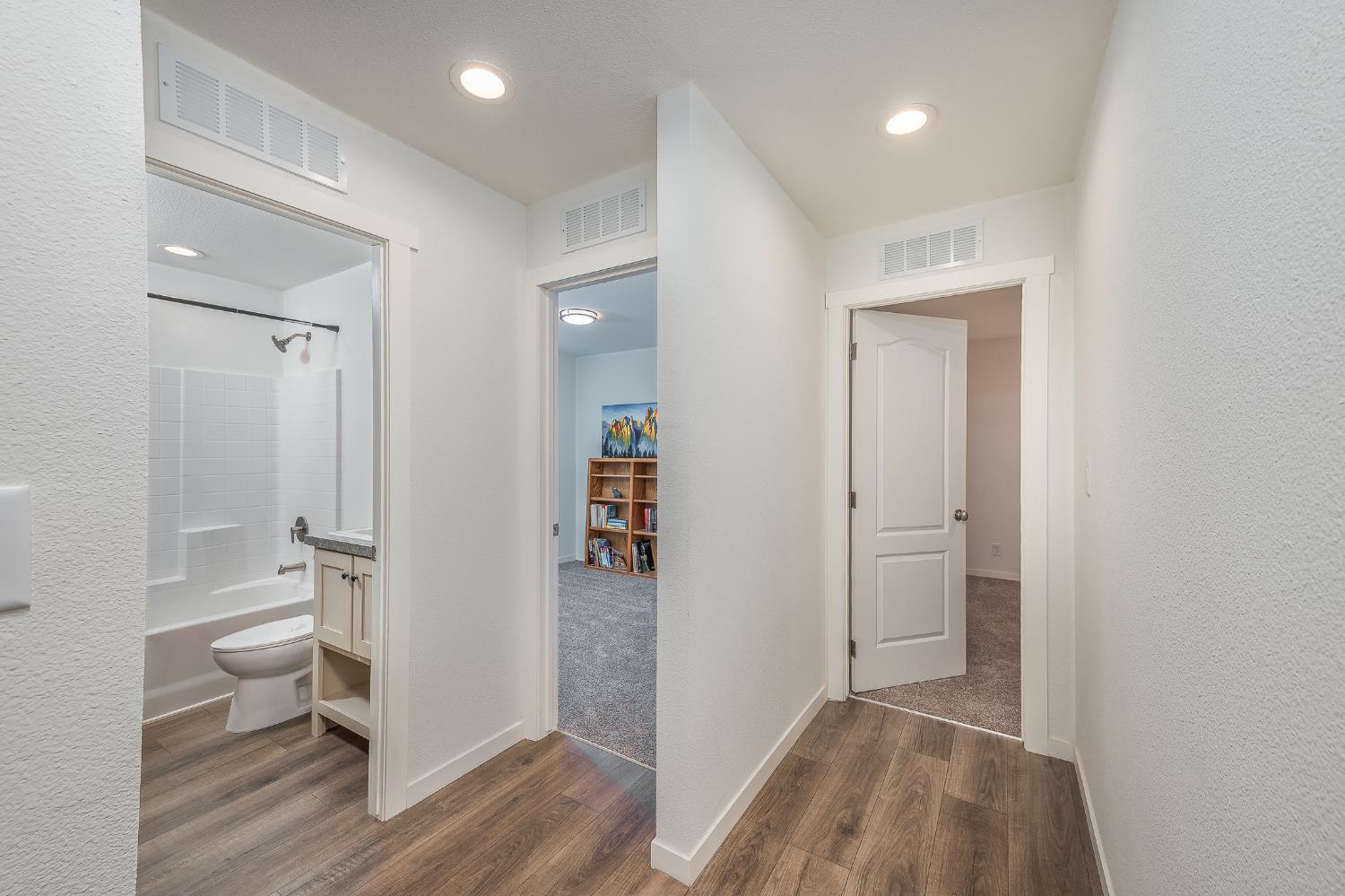 2307 Oakdale Rd #13, Modesto, CA 95355