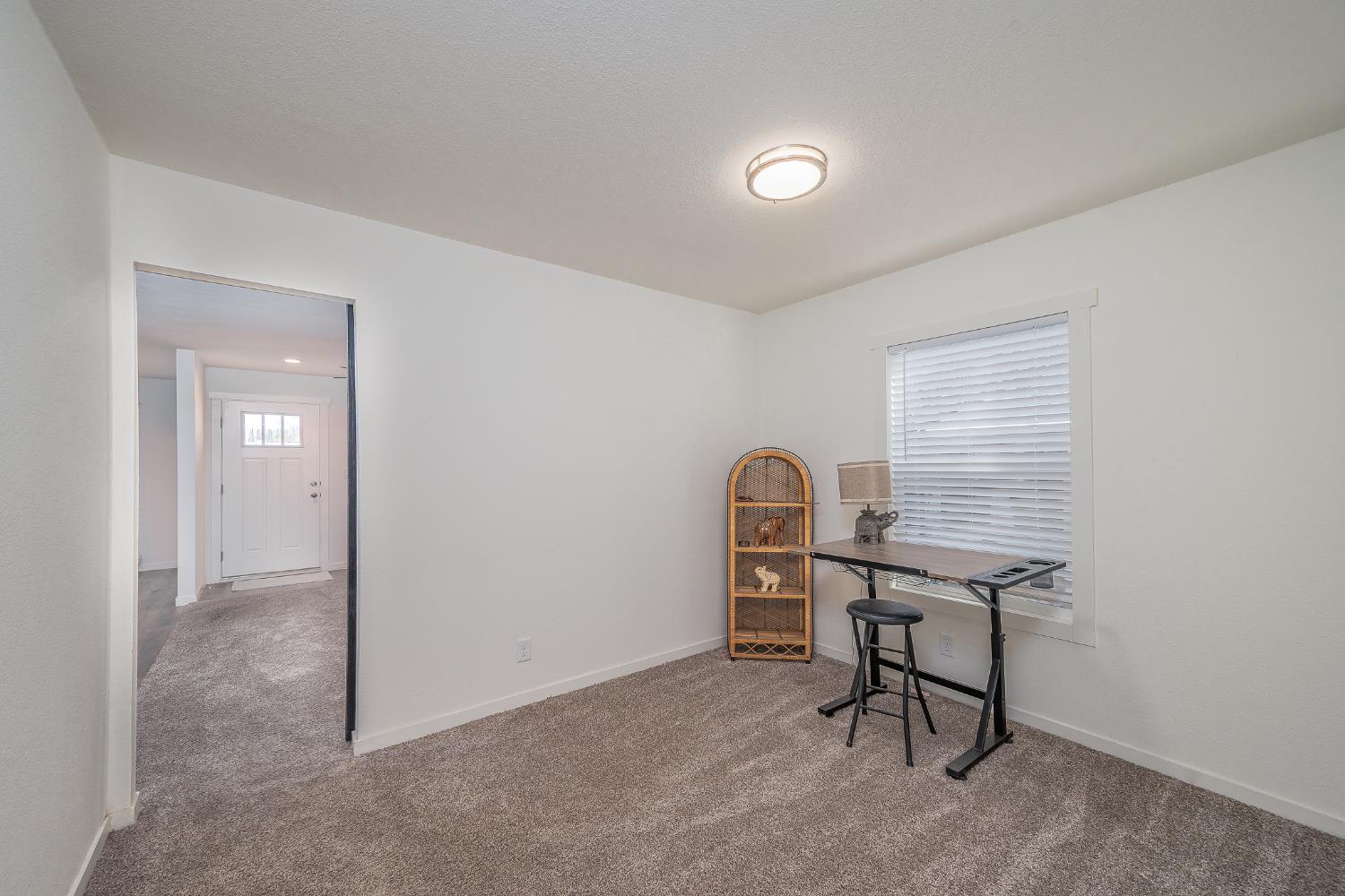 2307 Oakdale Rd #13, Modesto, CA 95355