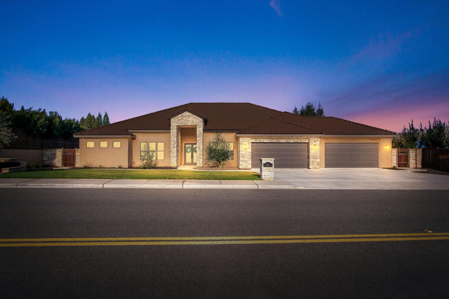 10407 Fox Borough Dr, Oakdale, CA 95361