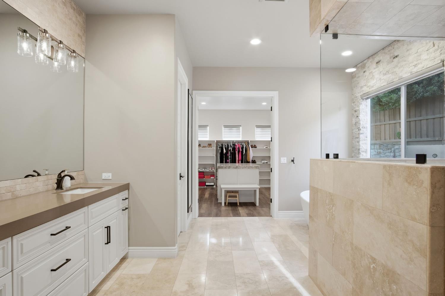 10407 Fox Borough Dr, Oakdale, CA 95361