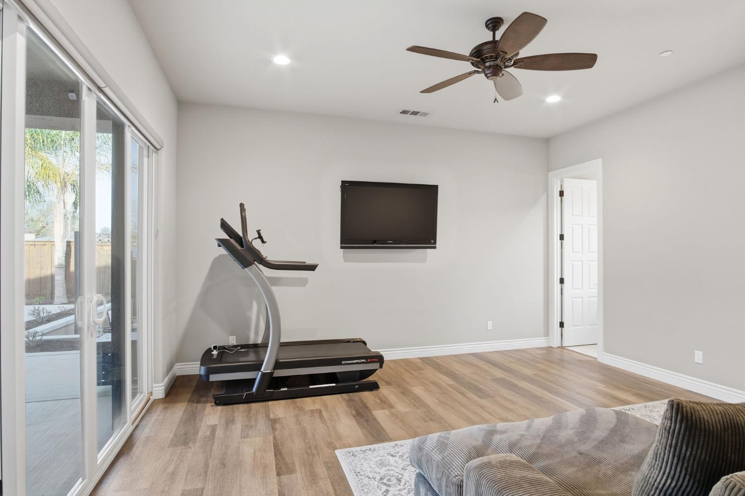 10407 Fox Borough Dr, Oakdale, CA 95361