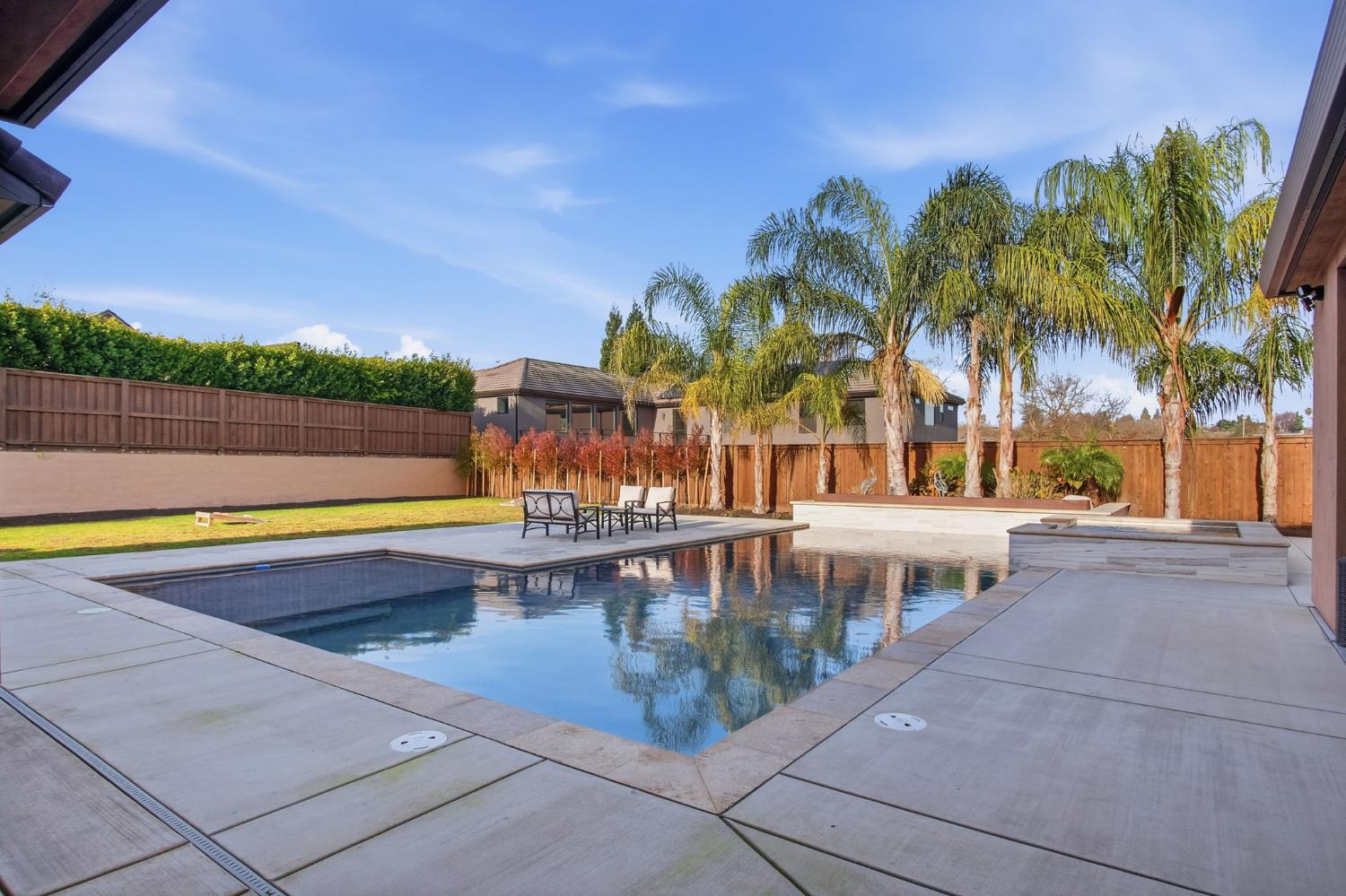 10407 Fox Borough Dr, Oakdale, CA 95361