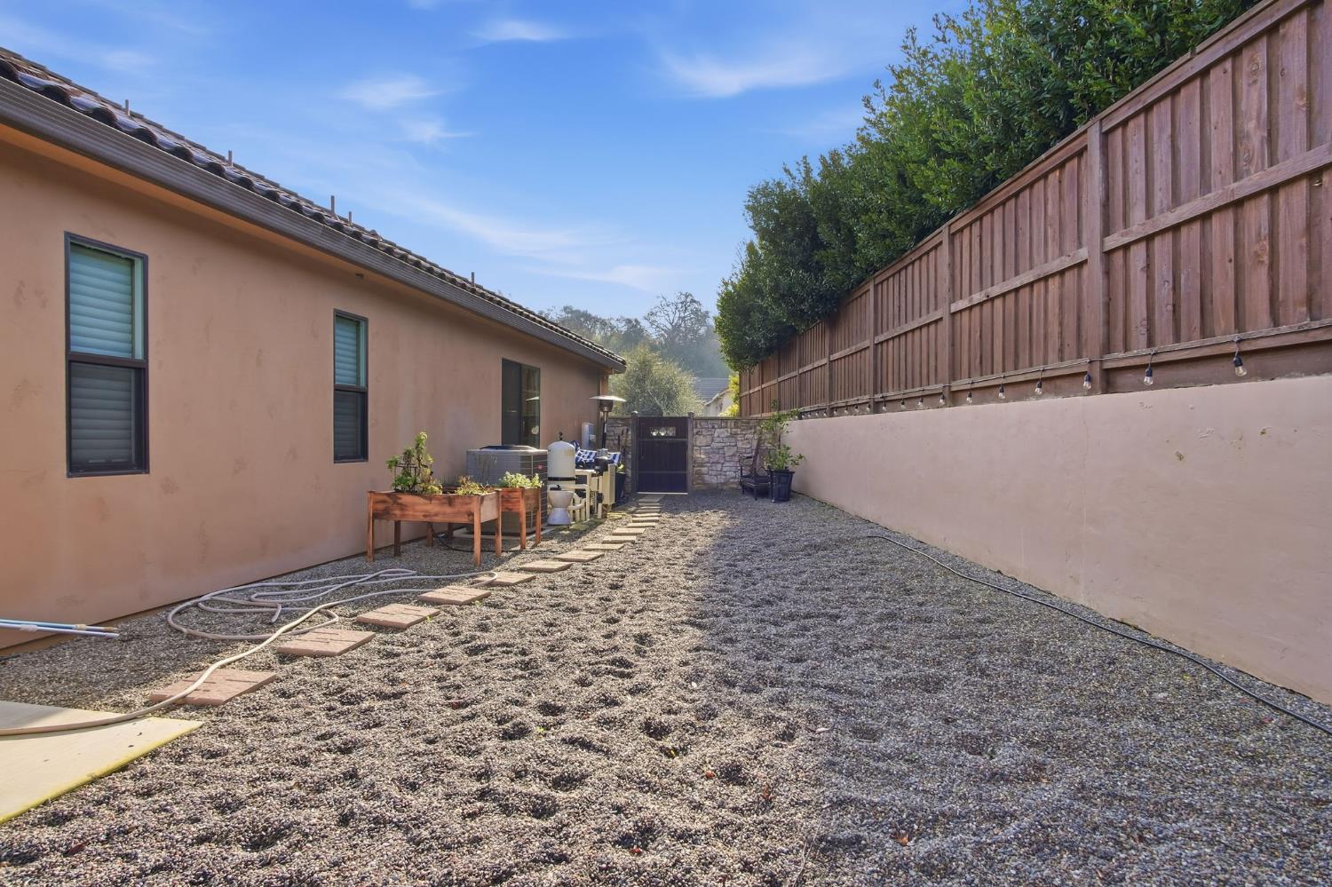 10407 Fox Borough Dr, Oakdale, CA 95361