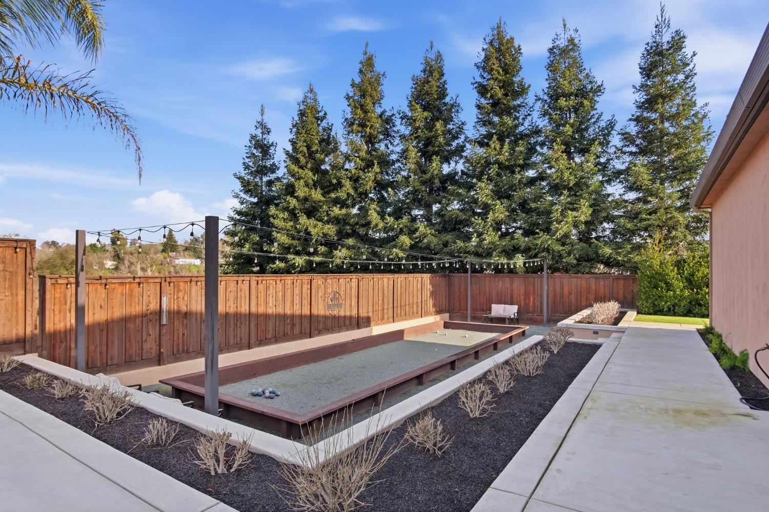 10407 Fox Borough Dr, Oakdale, CA 95361