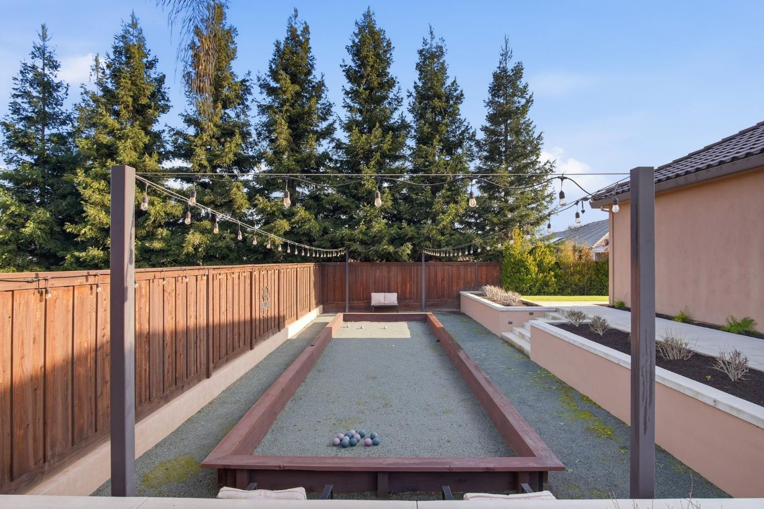 10407 Fox Borough Dr, Oakdale, CA 95361