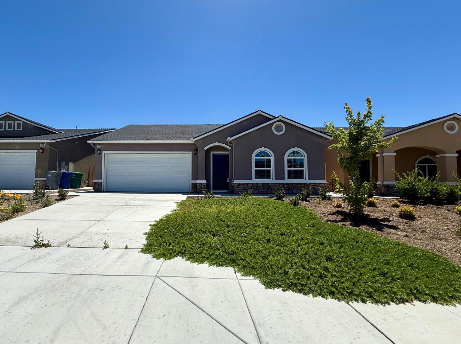 1224 E Orange St, Avenal, CA 93204