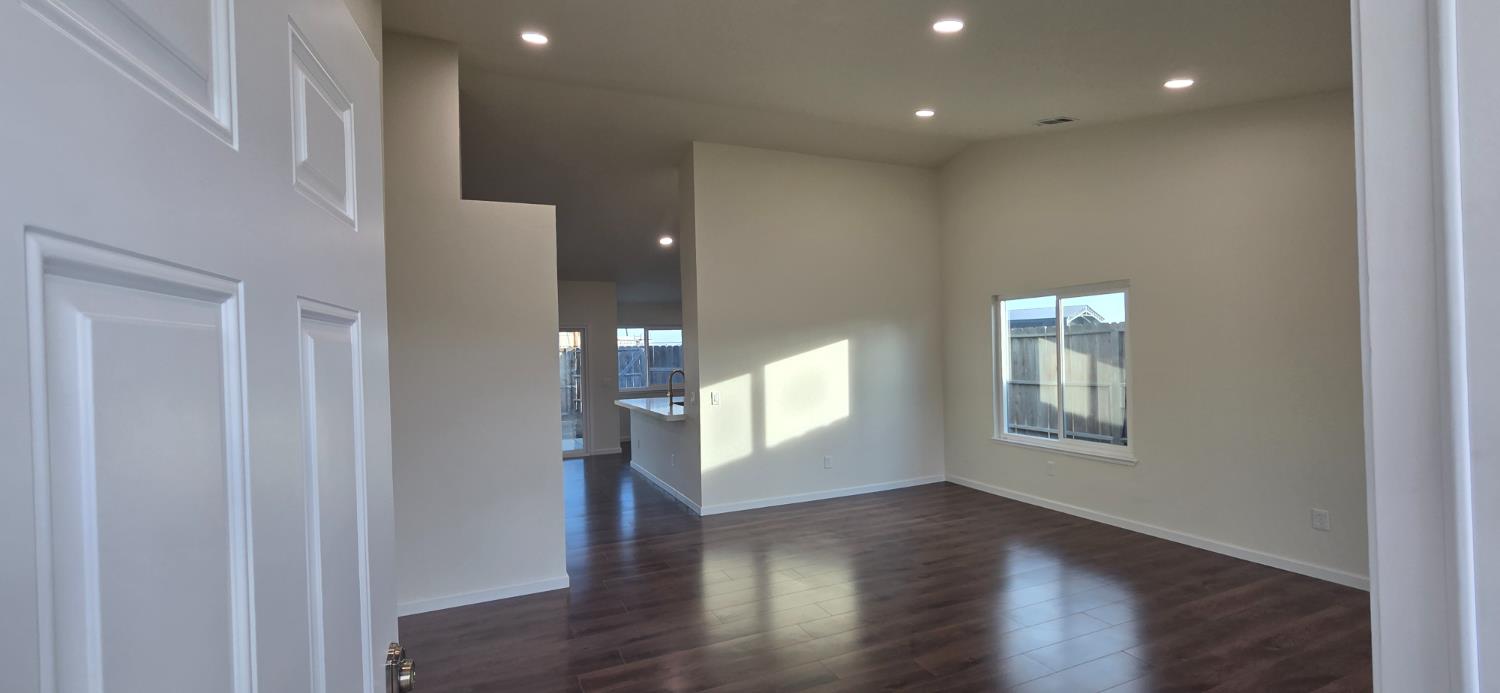 1680 Michele Way, Escalon, CA 95320