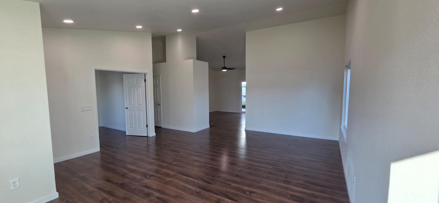 1680 Michele Way, Escalon, CA 95320