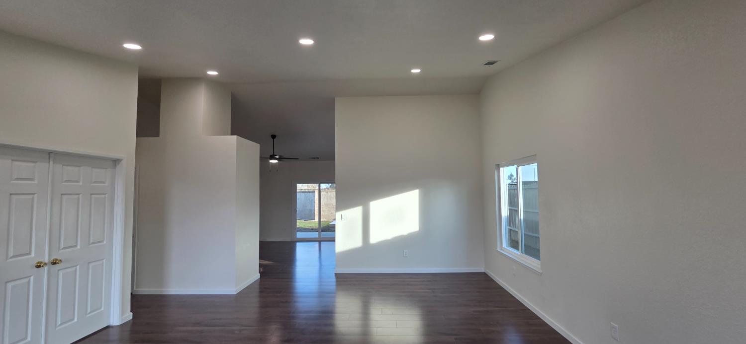 1680 Michele Way, Escalon, CA 95320