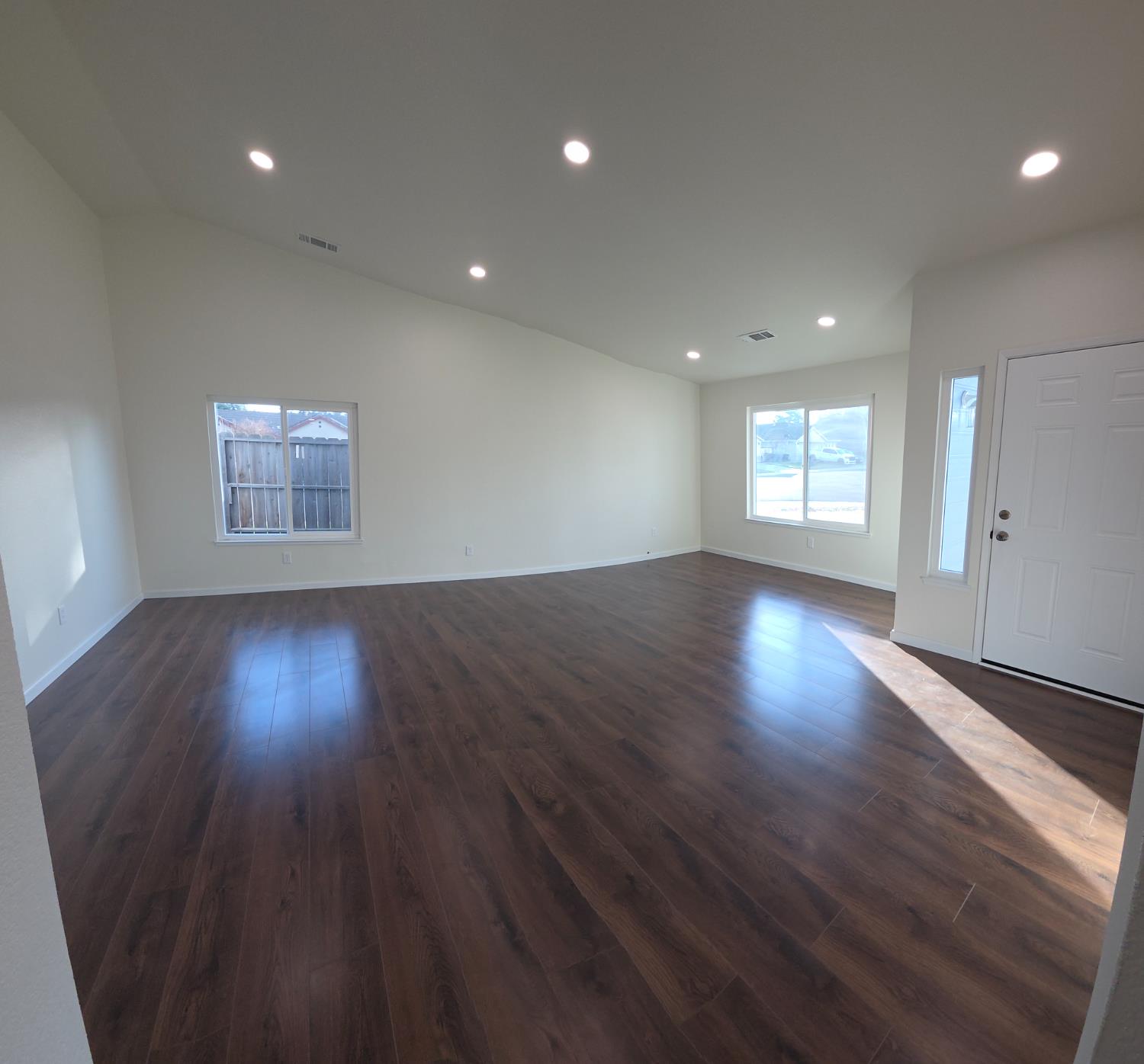 1680 Michele Way, Escalon, CA 95320