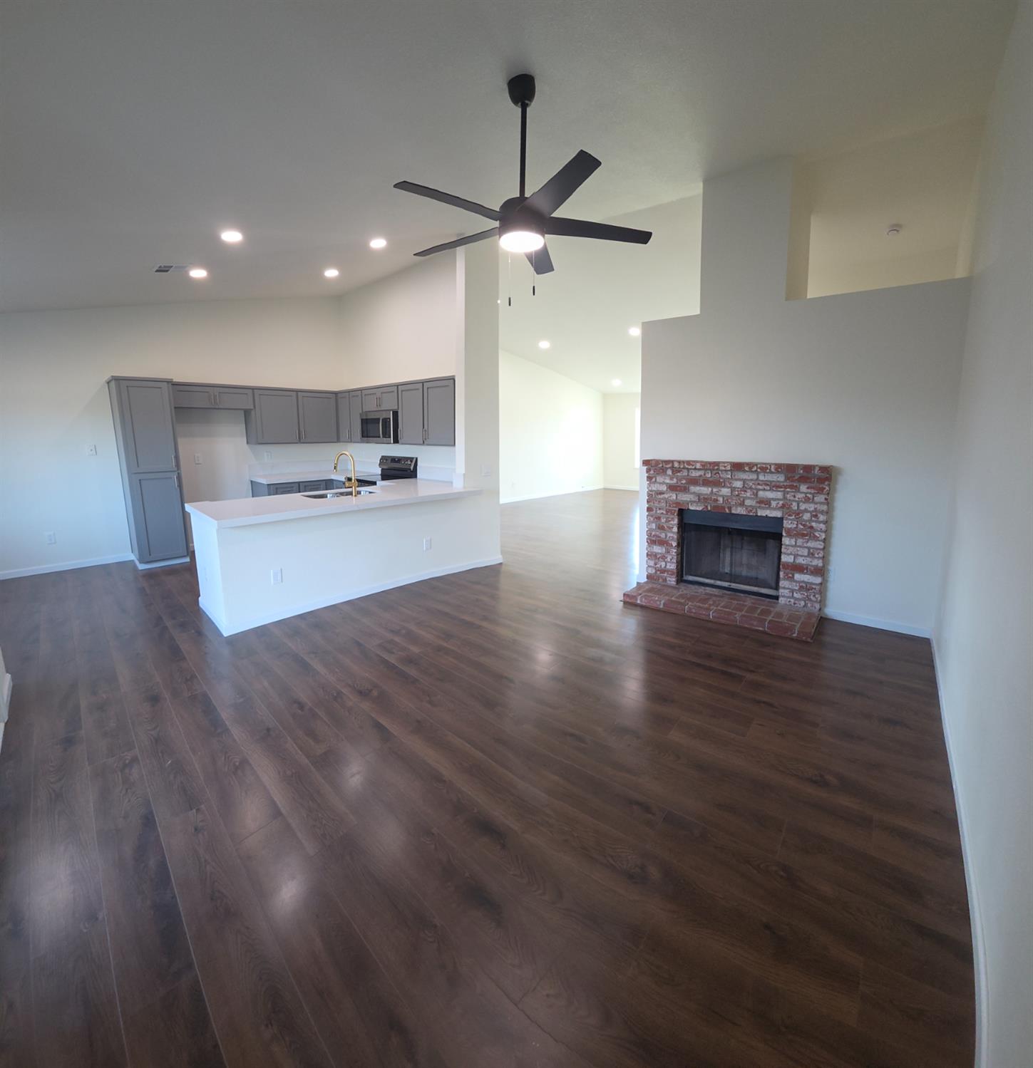 1680 Michele Way, Escalon, CA 95320