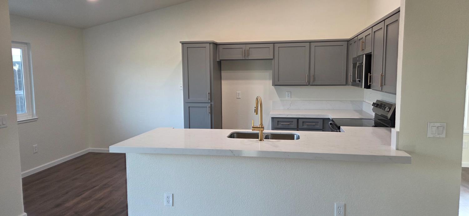 1680 Michele Way, Escalon, CA 95320