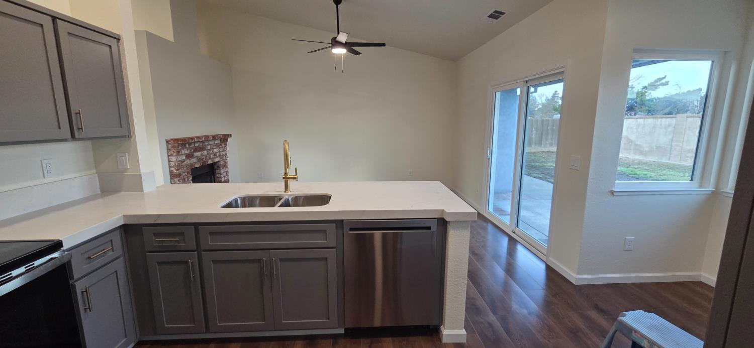 1680 Michele Way, Escalon, CA 95320