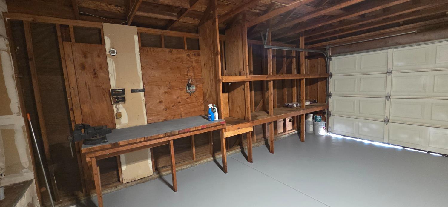 1680 Michele Way, Escalon, CA 95320