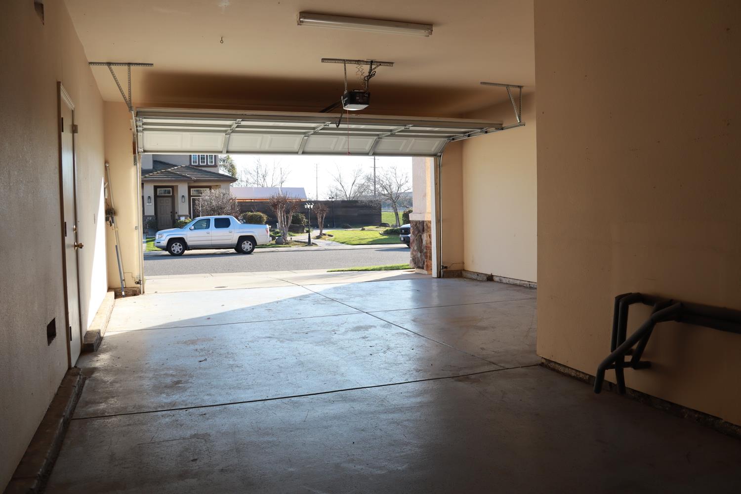 2607 Allegiance Ln, Riverbank, CA 95367