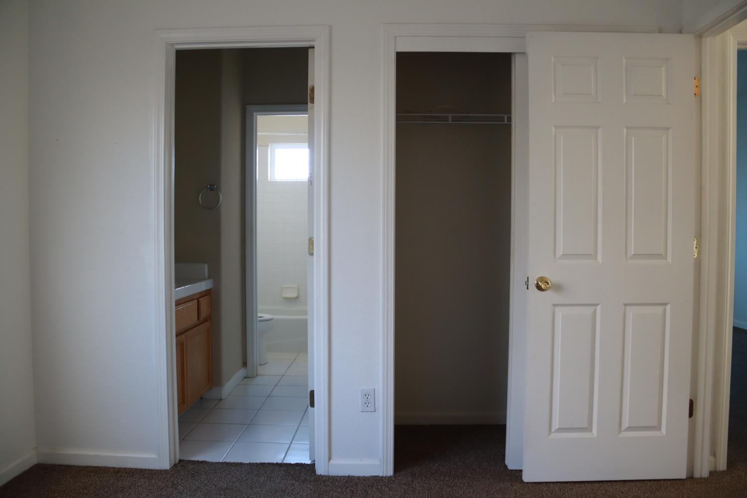 2607 Allegiance Ln, Riverbank, CA 95367