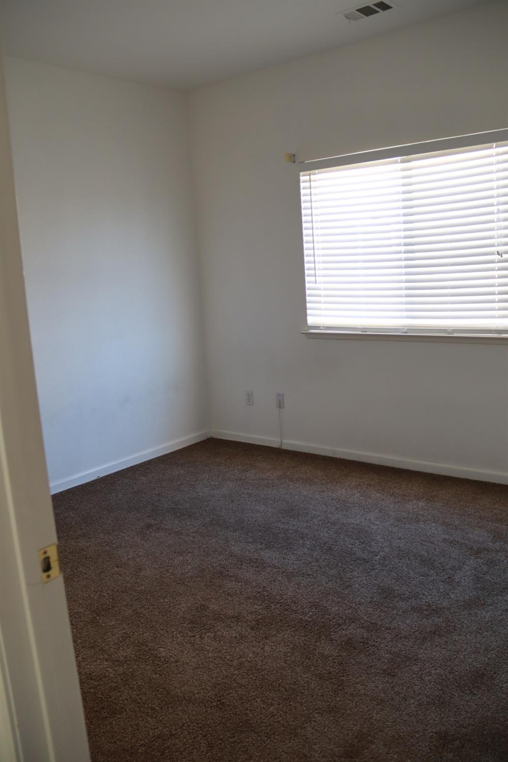 2607 Allegiance Ln, Riverbank, CA 95367