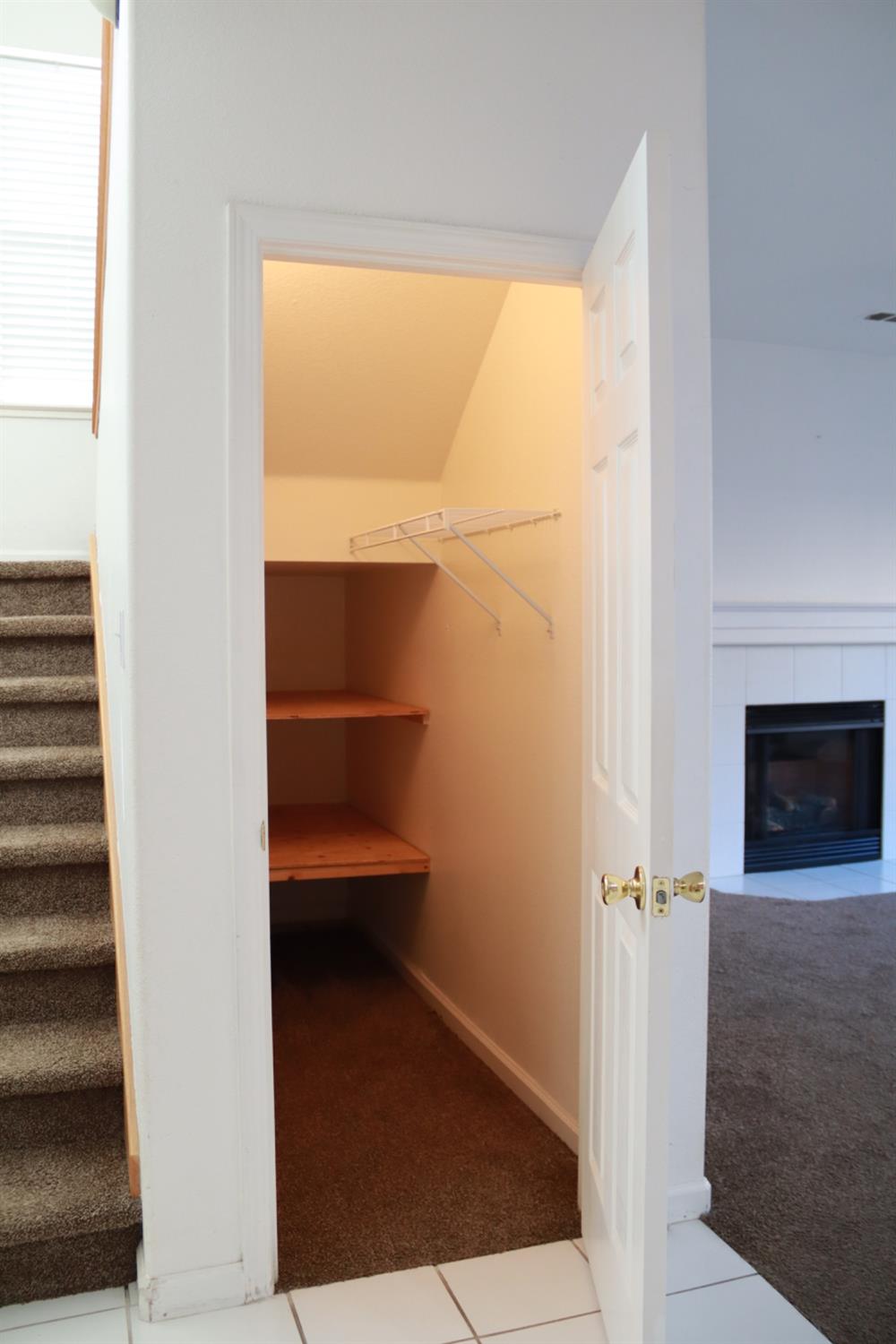 2607 Allegiance Ln, Riverbank, CA 95367