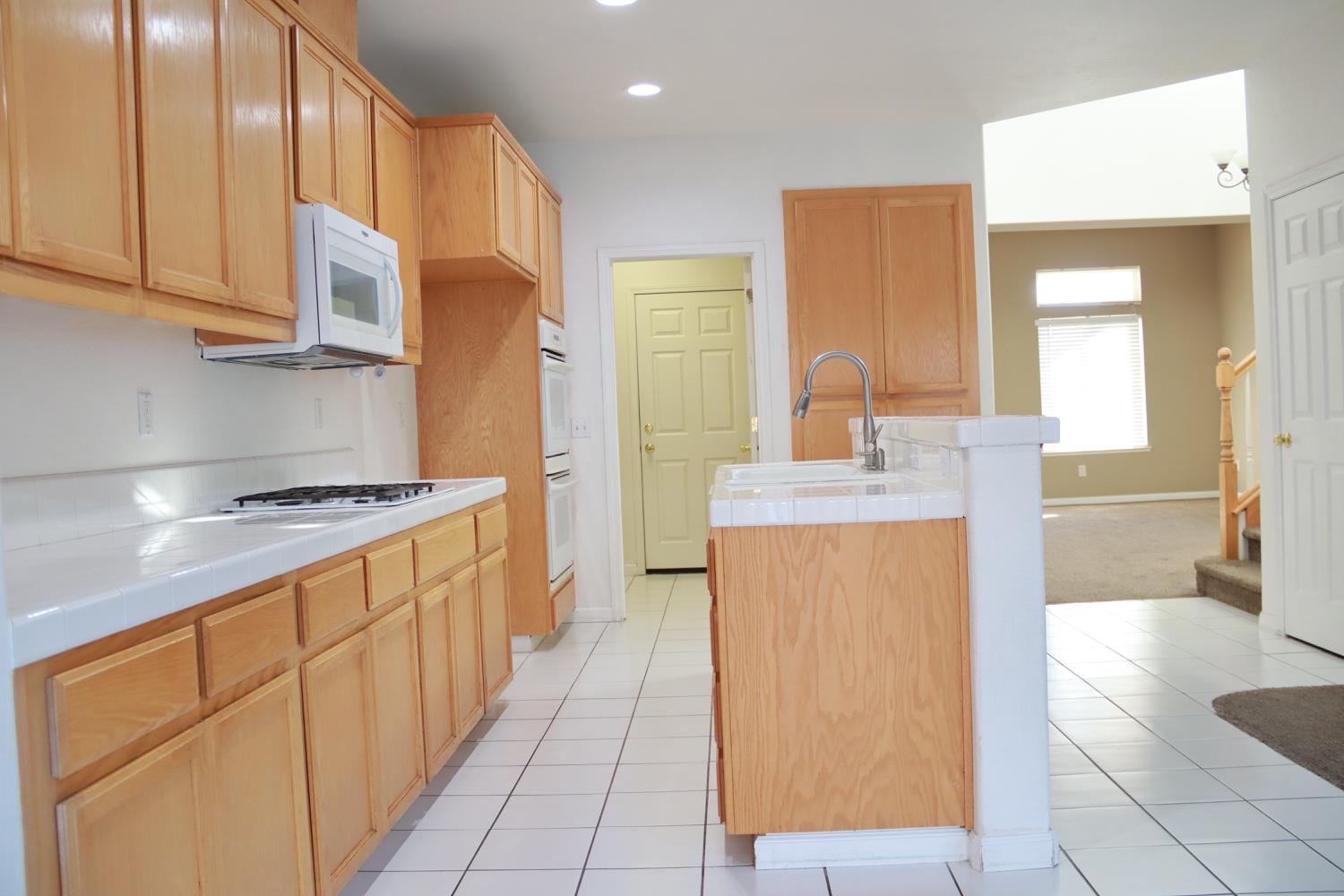 2607 Allegiance Ln, Riverbank, CA 95367