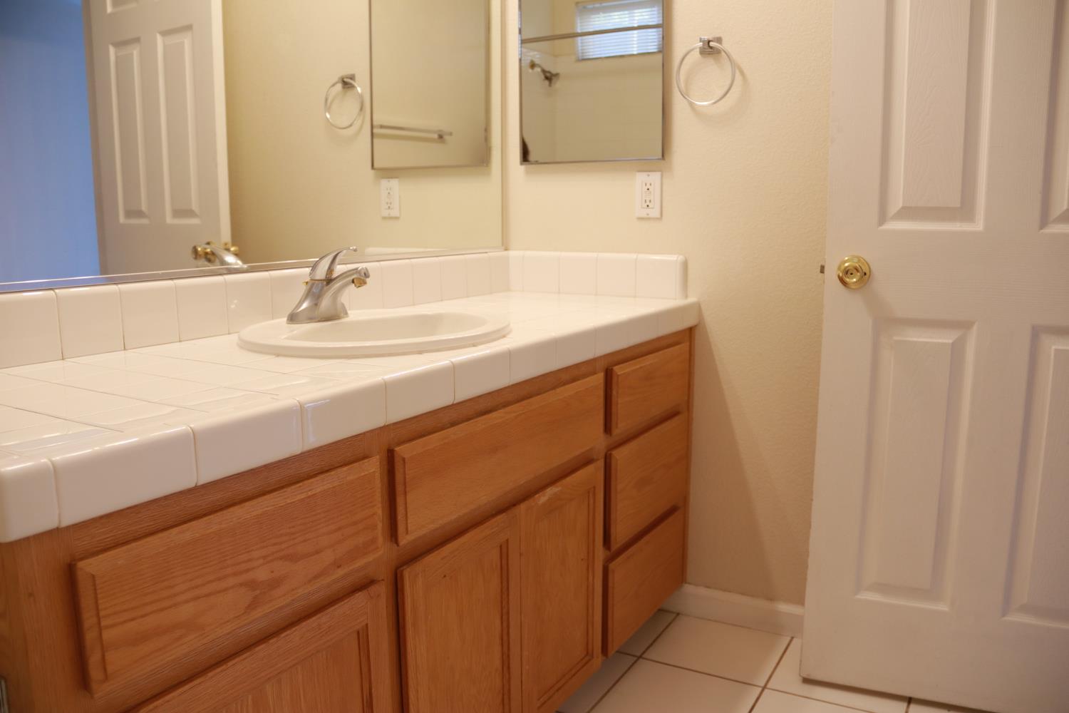 2607 Allegiance Ln, Riverbank, CA 95367