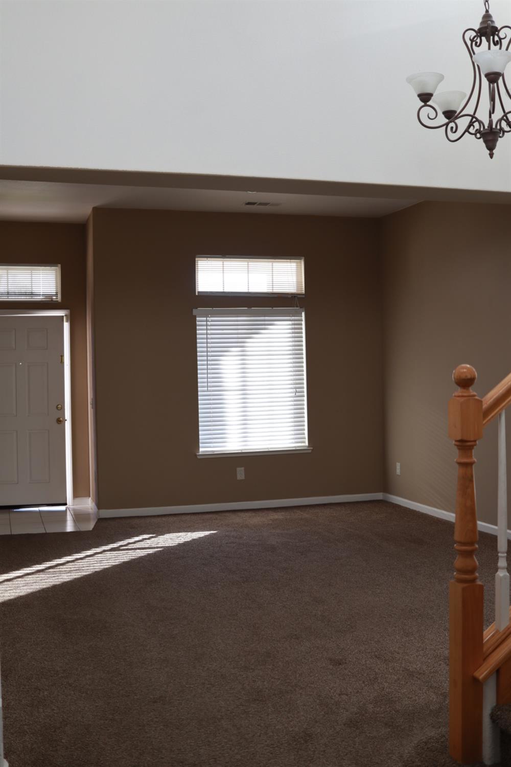 2607 Allegiance Ln, Riverbank, CA 95367