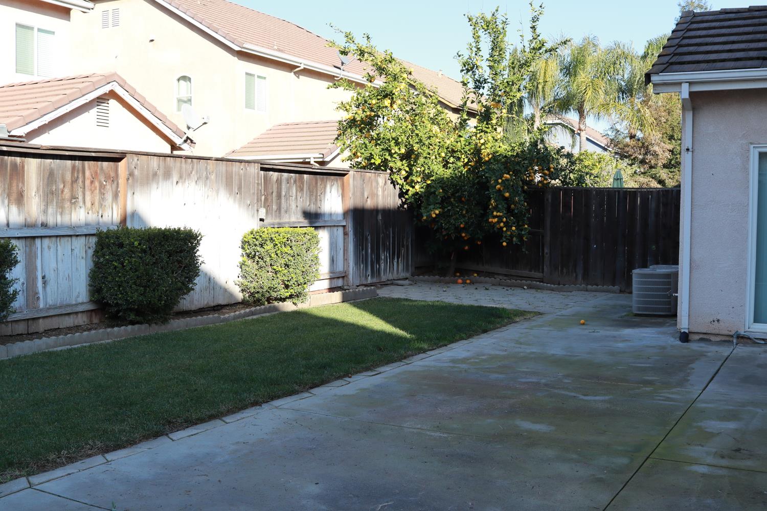 2607 Allegiance Ln, Riverbank, CA 95367