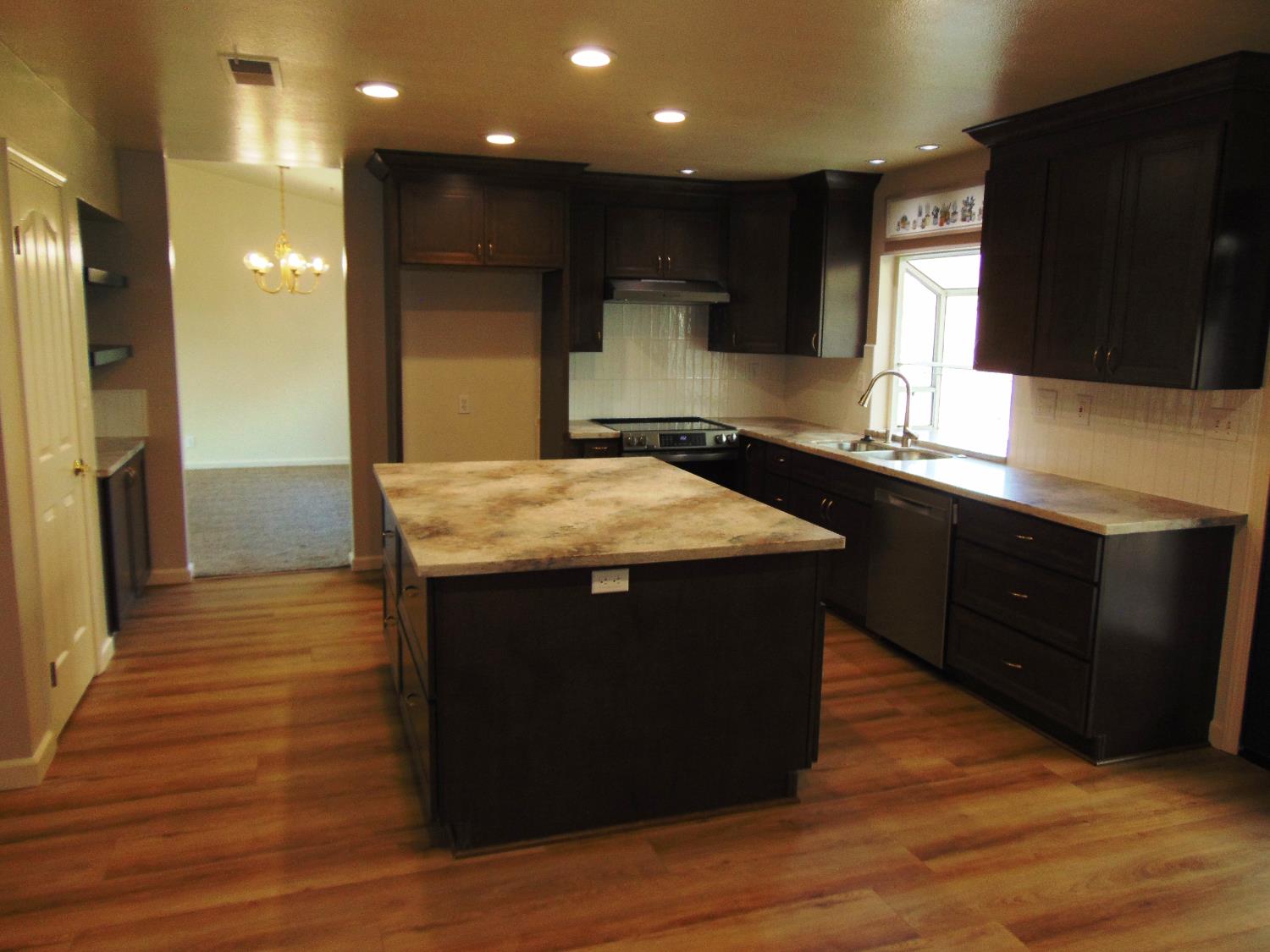 239 Fairwood Dr, Oakdale, CA 95361