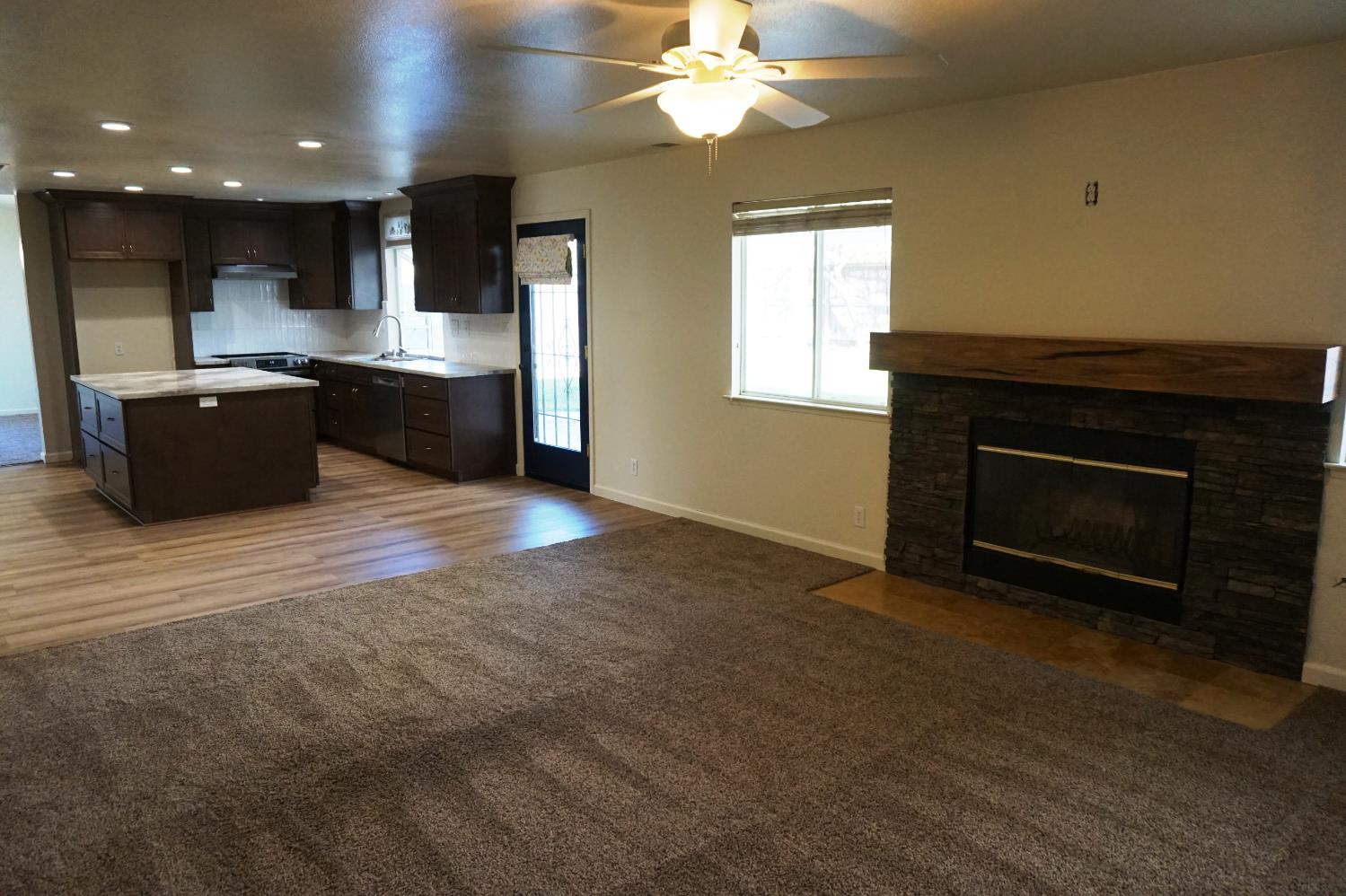 239 Fairwood Dr, Oakdale, CA 95361