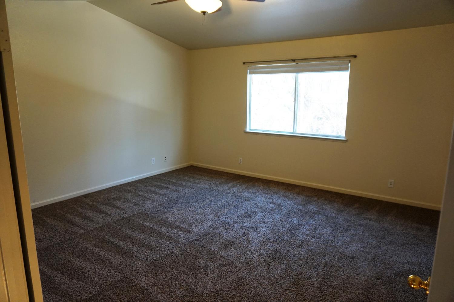 239 Fairwood Dr, Oakdale, CA 95361