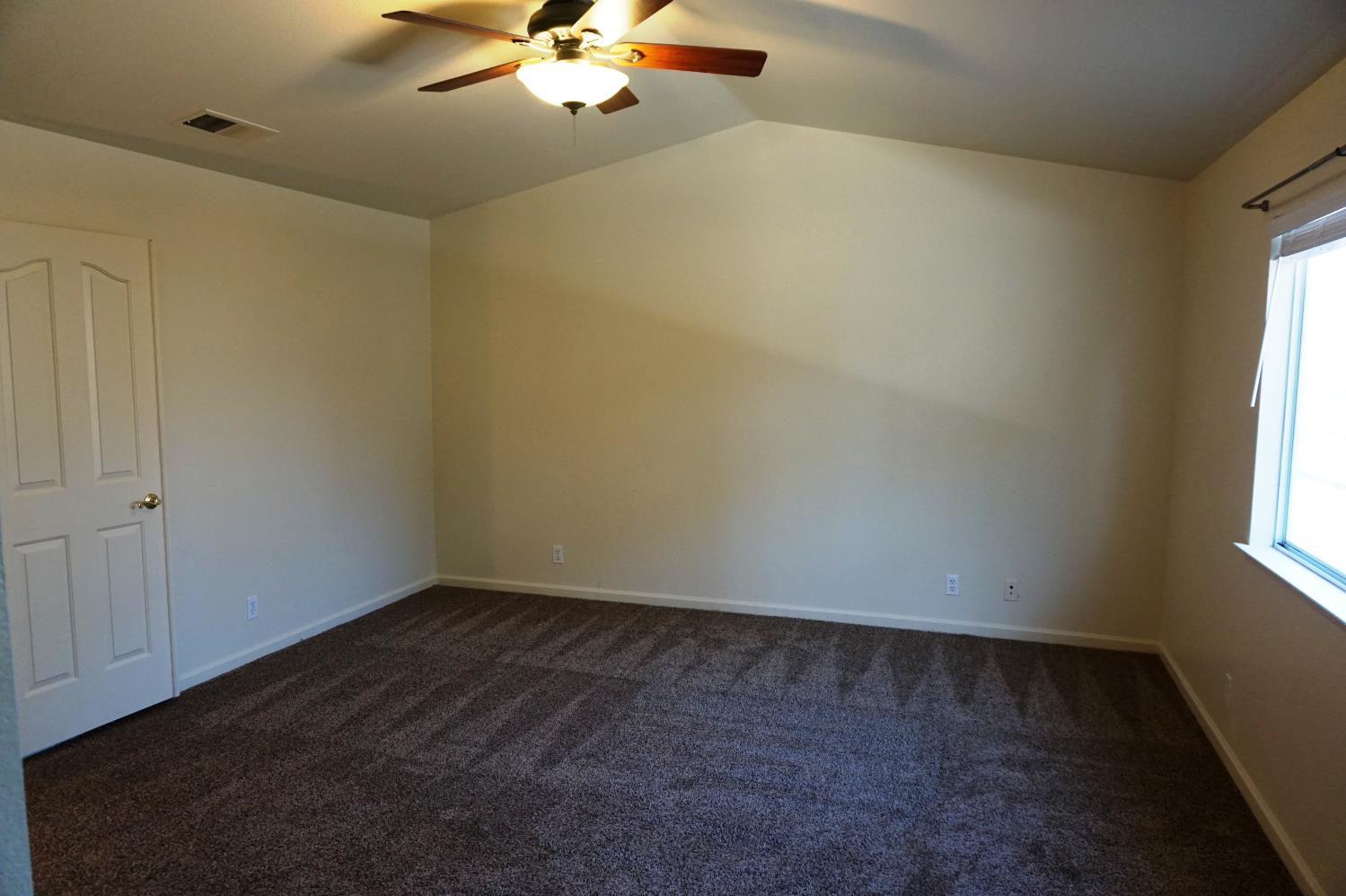 239 Fairwood Dr, Oakdale, CA 95361