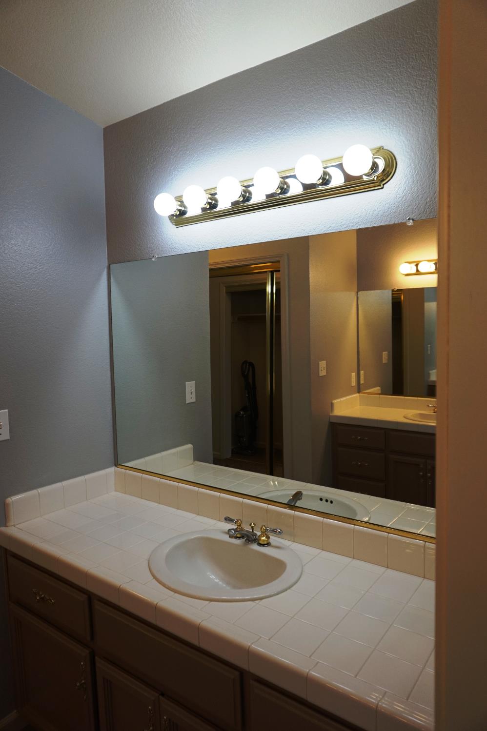 239 Fairwood Dr, Oakdale, CA 95361