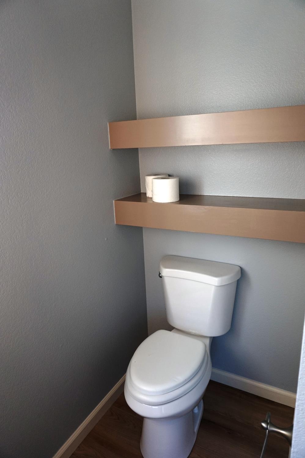 239 Fairwood Dr, Oakdale, CA 95361