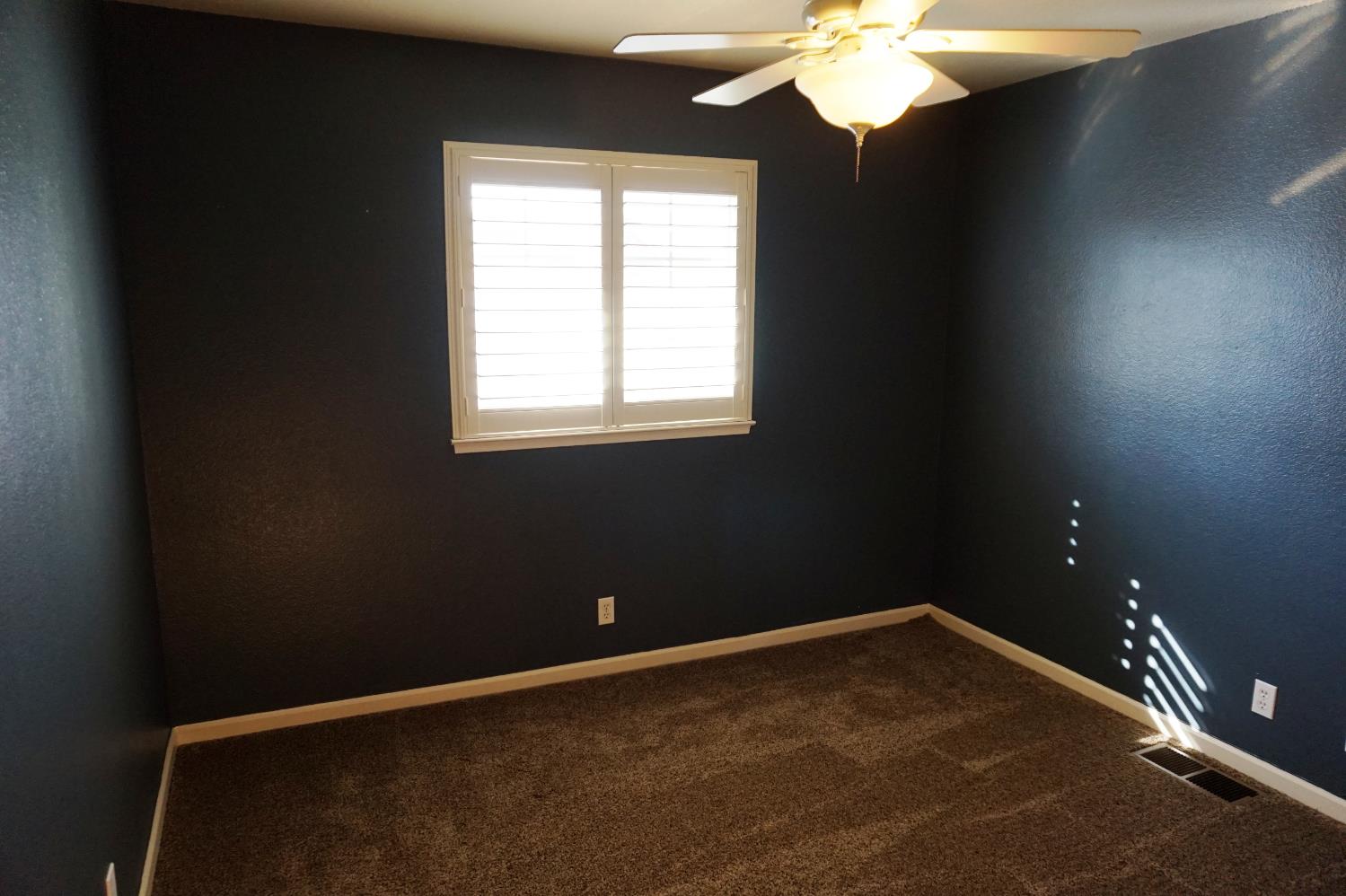 239 Fairwood Dr, Oakdale, CA 95361