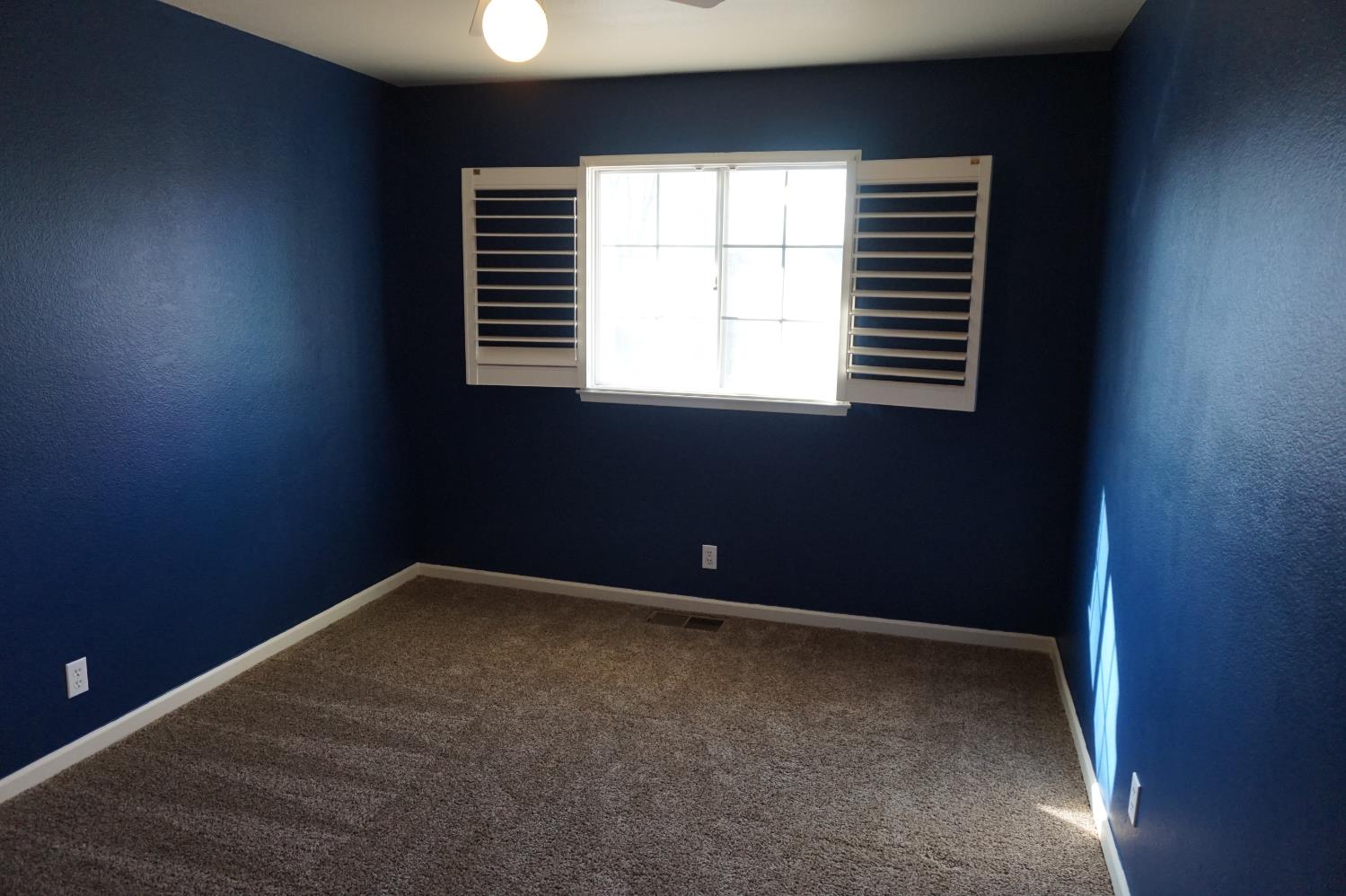 239 Fairwood Dr, Oakdale, CA 95361