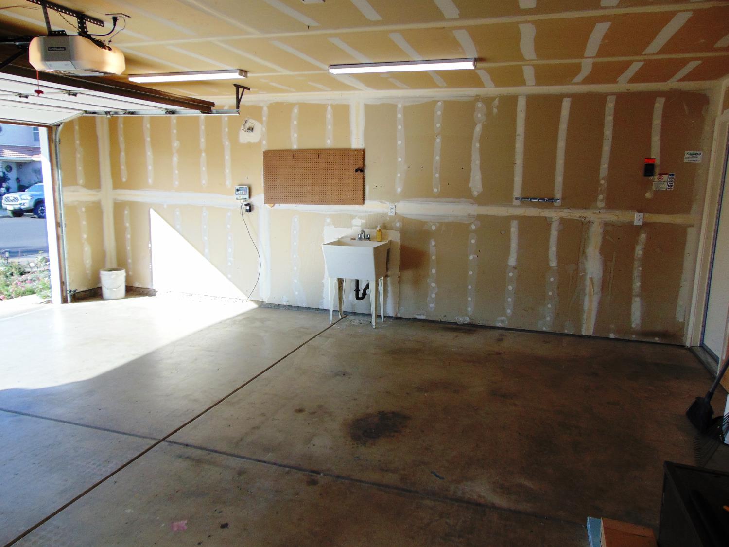 239 Fairwood Dr, Oakdale, CA 95361