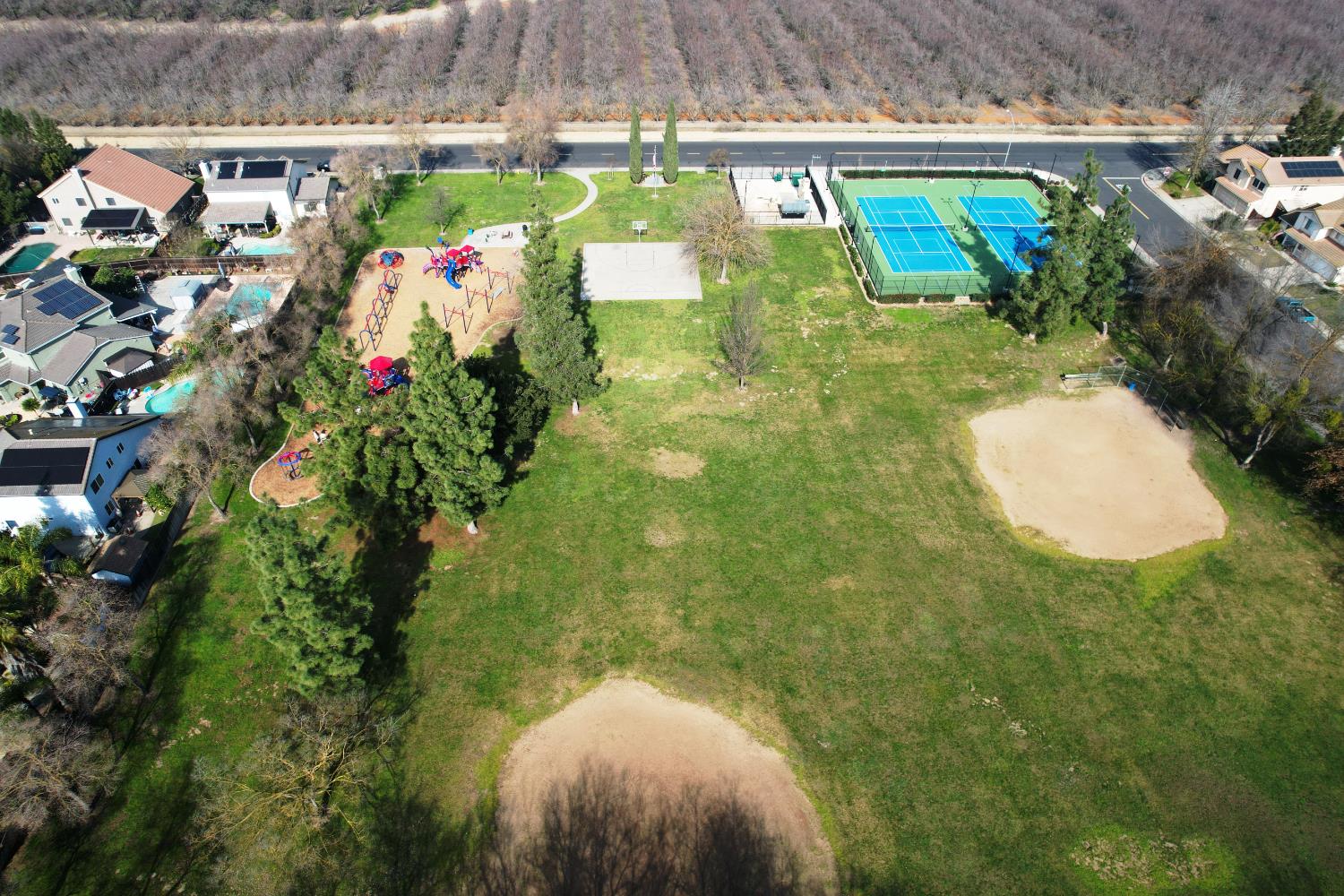 239 Fairwood Dr, Oakdale, CA 95361